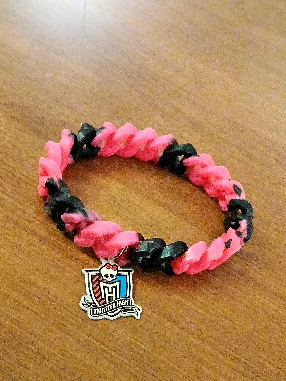 Monster High Pink & Black Rubbery Charm Bracelet Stretchy ✨️ 😍